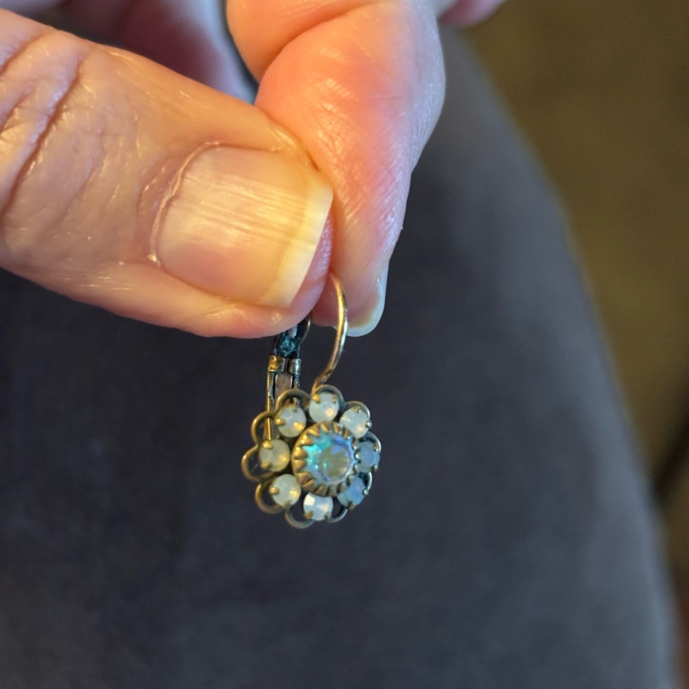 Vintage Gold Floral Crystal Earrings - Picture 3 of 6